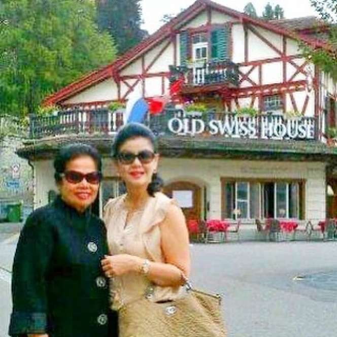 7 Foto Lawas Istri Hotma Sitompul, Masa Mudanya Cantik Banget