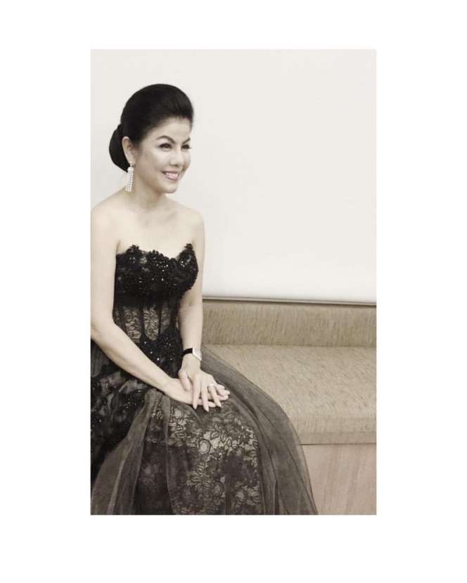 7 Foto Lawas Istri Hotma Sitompul, Masa Mudanya Cantik Banget