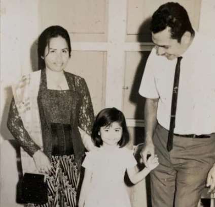7 Foto Lawas Istri Hotma Sitompul, Masa Mudanya Cantik Banget