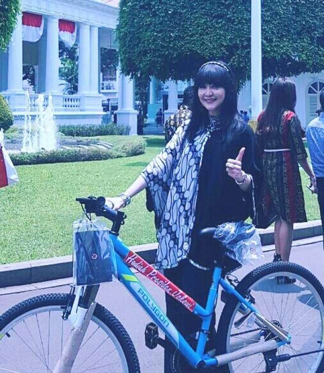 7 Seleb dapat Kado dari Jokowi, Hadiah untuk Raisa Bikin Iri