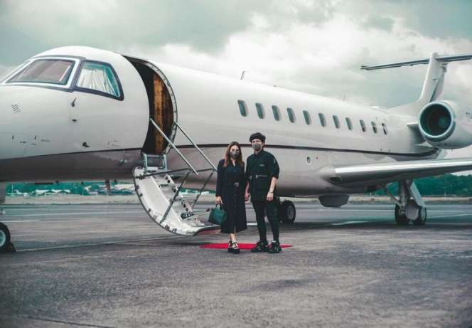 Naik Jet Pribadi, 5 Potret Romantis Atta-Aurel Bulan Madu