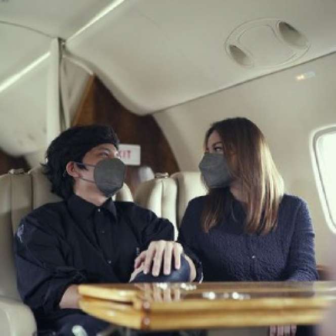 Naik Jet Pribadi, 5 Potret Romantis Atta-Aurel Bulan Madu