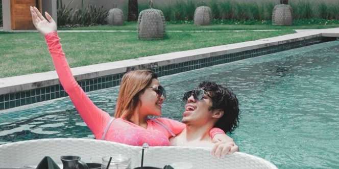 Naik Jet Pribadi, 5 Potret Romantis Atta-Aurel Bulan Madu
