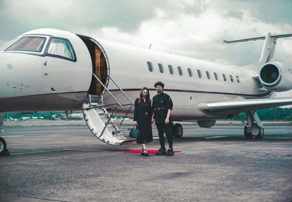 Naik Jet Pribadi, 5 Potret Romantis Atta-Aurel Bulan Madu