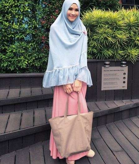 7 Gaya Hijab Zaskia Mecca Saat Photoshoot, Jadi Tren Baru