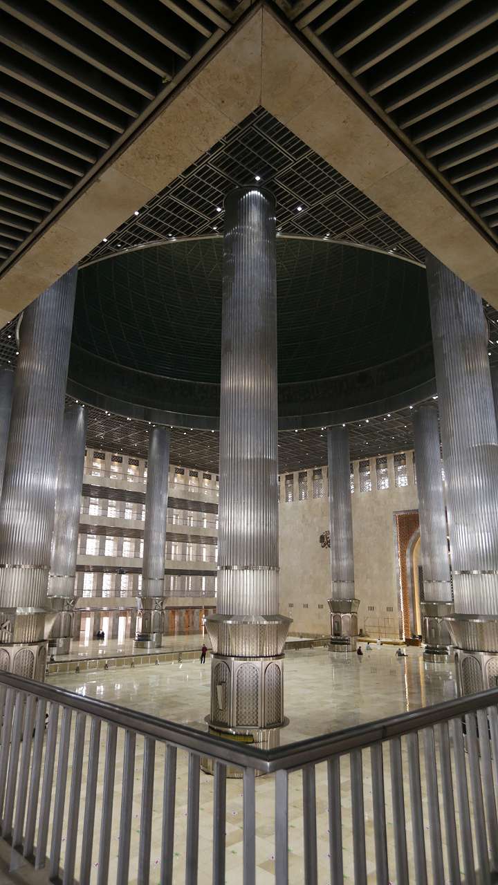 Megahnya Masjid Istiqlal Sambut Ramadan