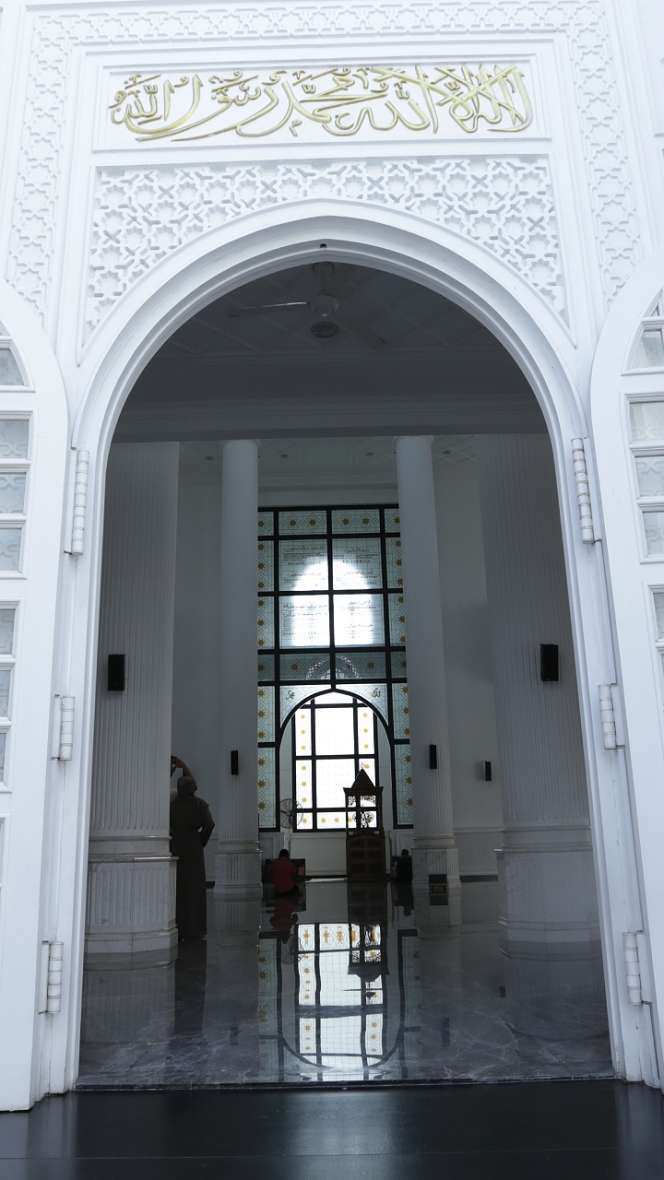 FOTO: Pesona Masjid Ramlie Musofa, Taj Mahal-nya Jakarta