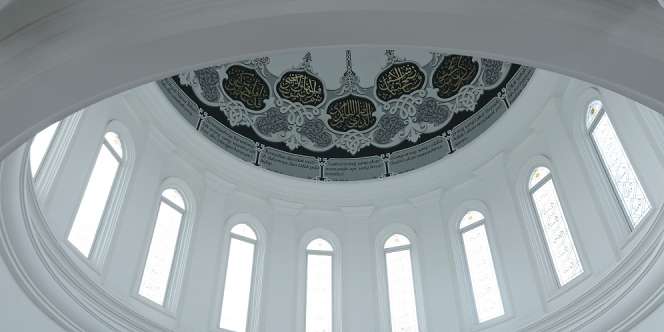FOTO: Pesona Masjid Ramlie Musofa, Taj Mahal-nya Jakarta