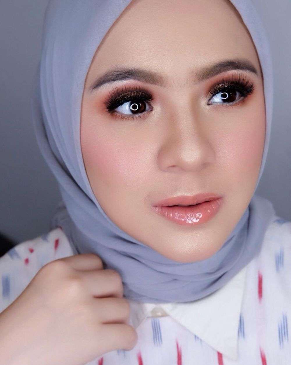 6 Potret Nycta Gina Tampil Full Makeup, Bikin Pangling!