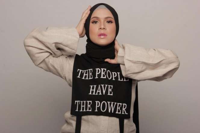 6 Potret Nycta Gina Tampil Full Makeup, Bikin Pangling!