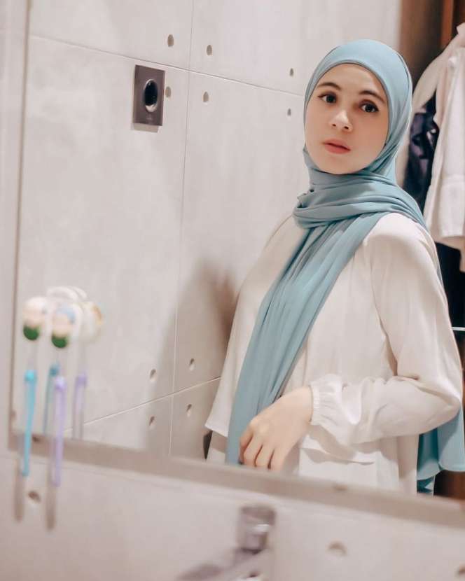 6 Potret Nycta Gina Tampil Full Makeup, Bikin Pangling!