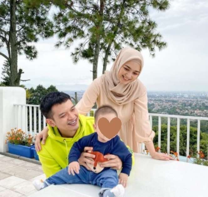 7 Pasangan Seleb Perdana Sambut Ramadan Bersama Sang Buah Hati