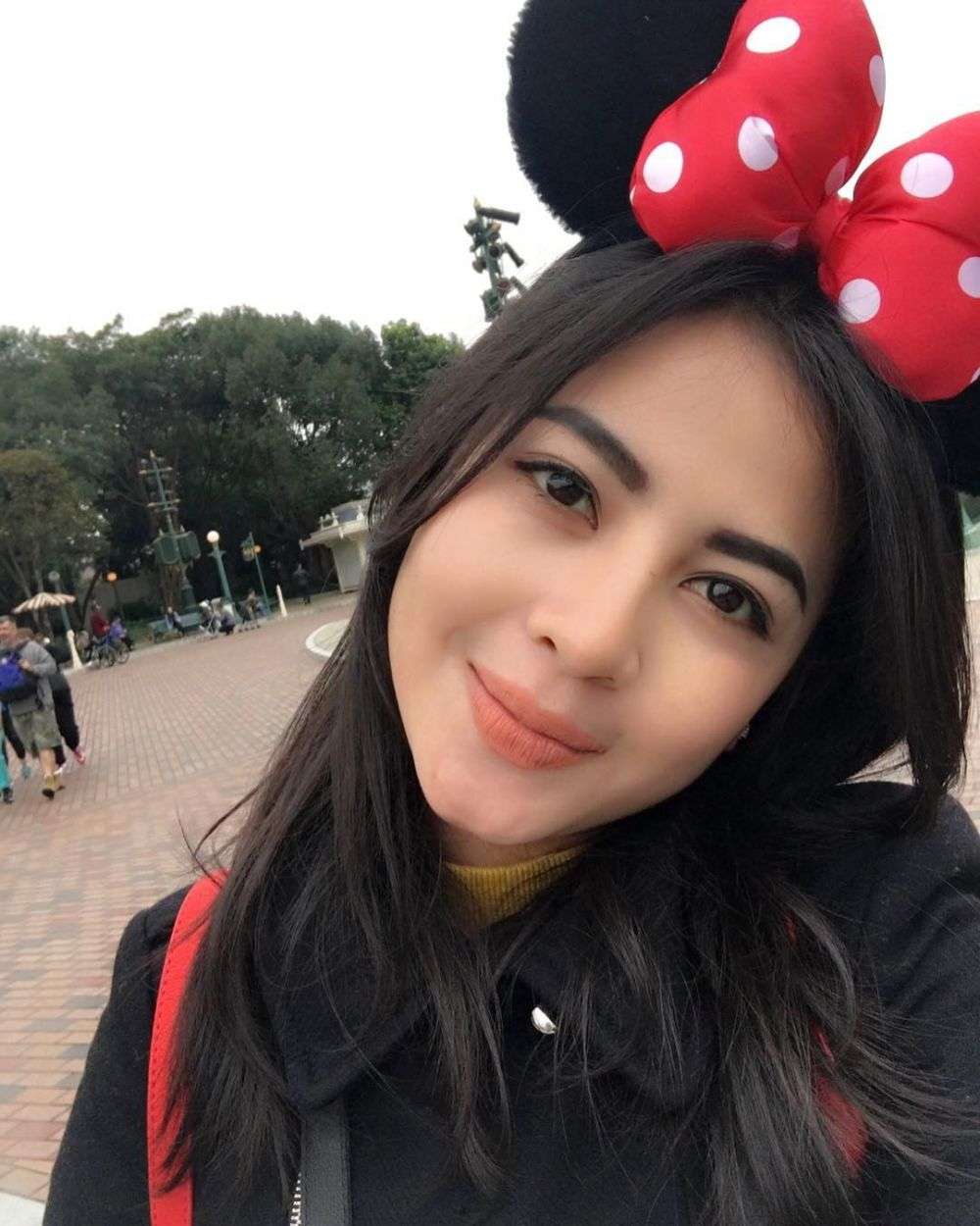 10 Foto Istri Enji Mantan Ayu Ting Ting, Cantik & Elegan Abis!