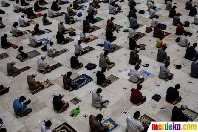 5 Potret Sholat Tarawih Malam Pertama Ramadan 1442