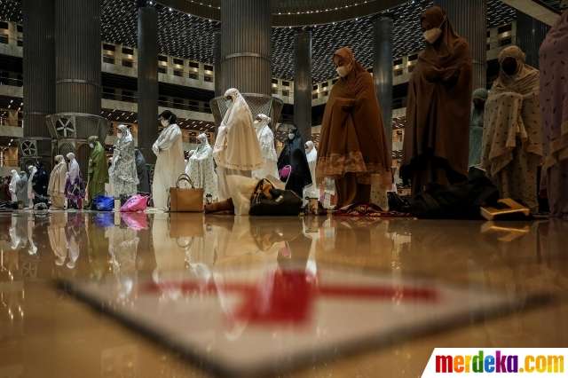 5 Potret Sholat Tarawih Malam Pertama Ramadan 1442
