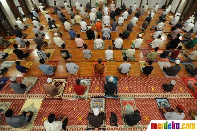 5 Potret Sholat Tarawih Malam Pertama Ramadan 1442