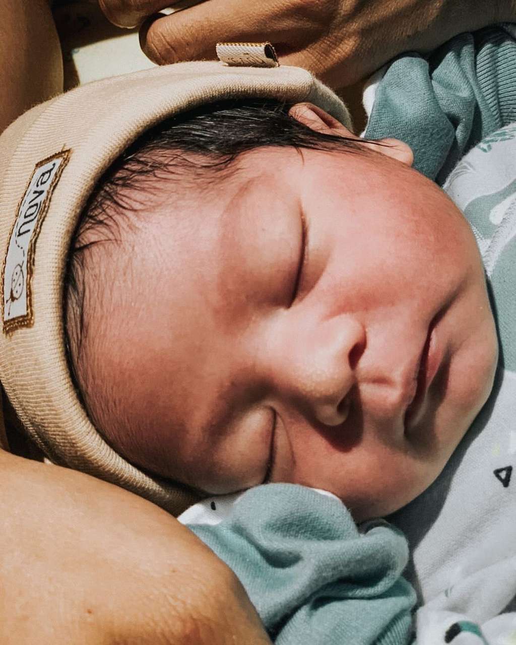 8 Potret Bayi Rizki DA dan Nadya Mustika, Bagian Wajah Disorot