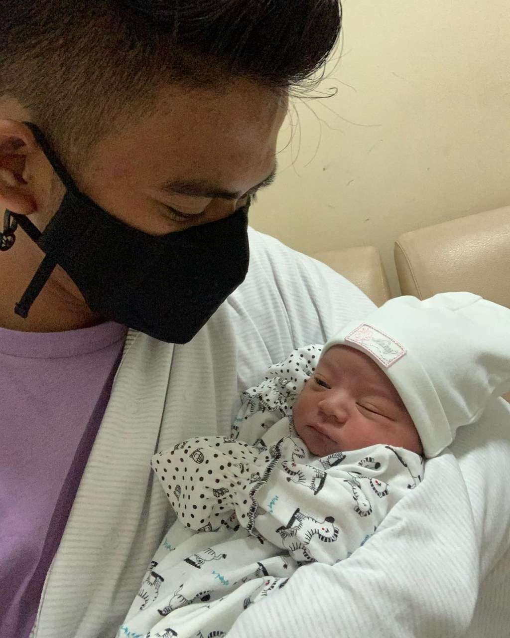 8 Potret Bayi Rizki DA dan Nadya Mustika, Bagian Wajah Disorot