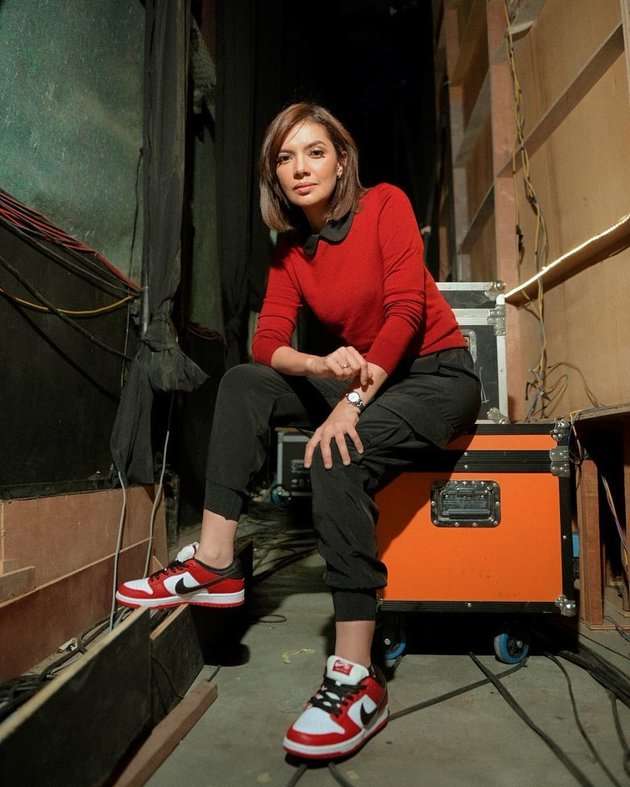 Pesona Najwa Shihab Pakai Sneakers, Tampil Keren Bak ABG