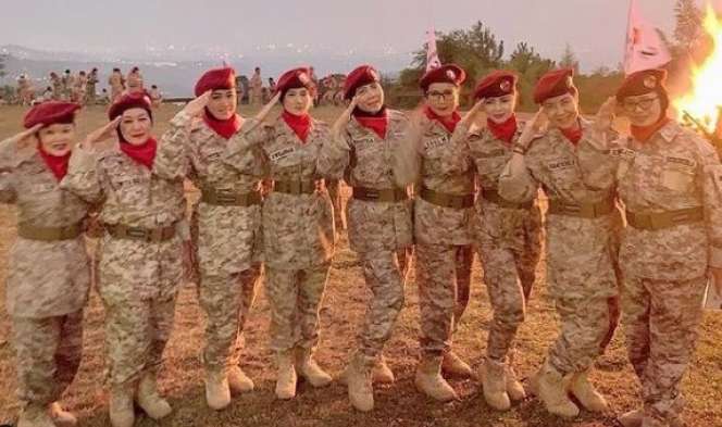 6 Potret Mulan Jameela Bareng Anggota DPR, Gayanya Disorot