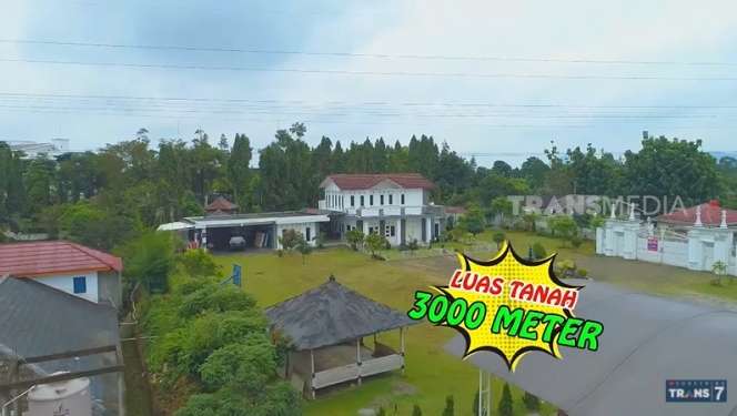 9 Potret Rumah Mewah Irene Sukandar, Ada Bidak Catur Raksasa