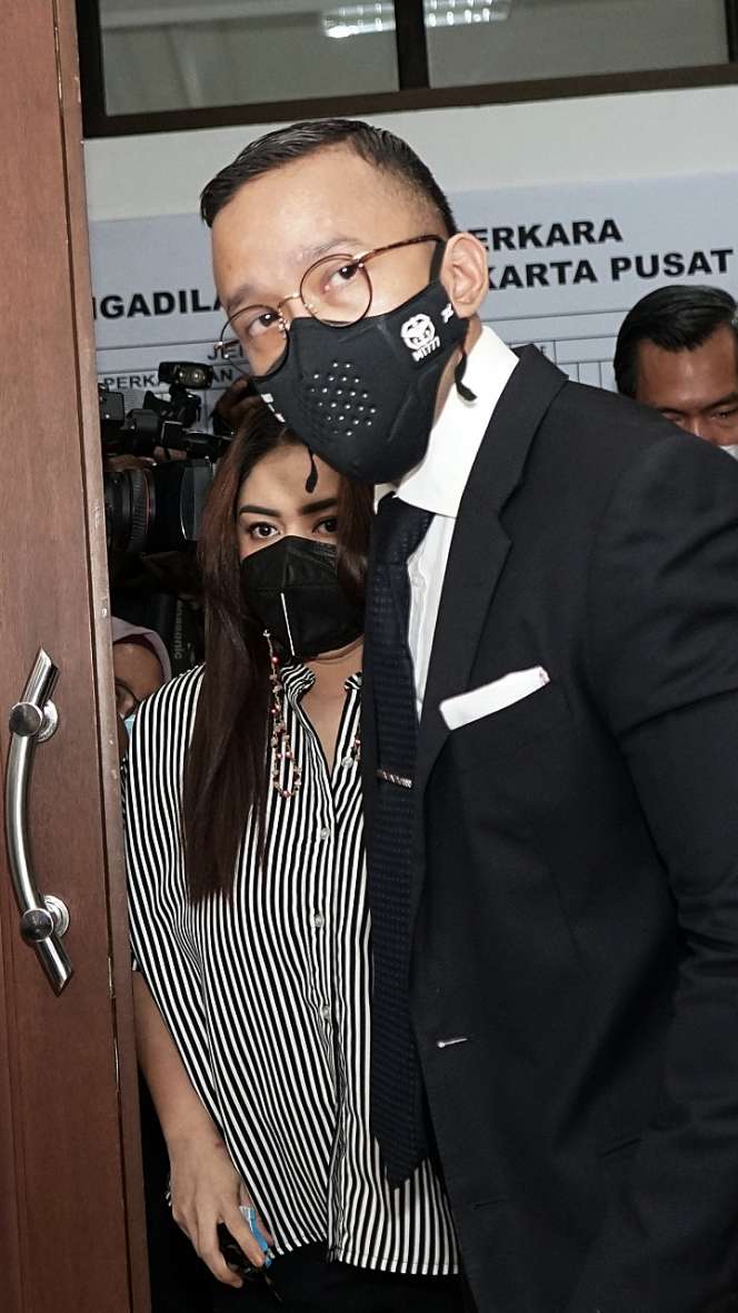 Permintaan Thalita Latief ke Dennis Lyla di Sidang Cerai  