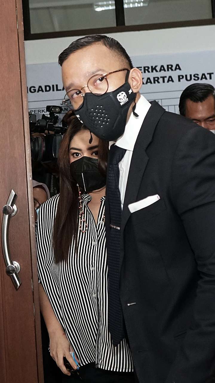 Permintaan Thalita Latief ke Dennis Lyla di Sidang Cerai  