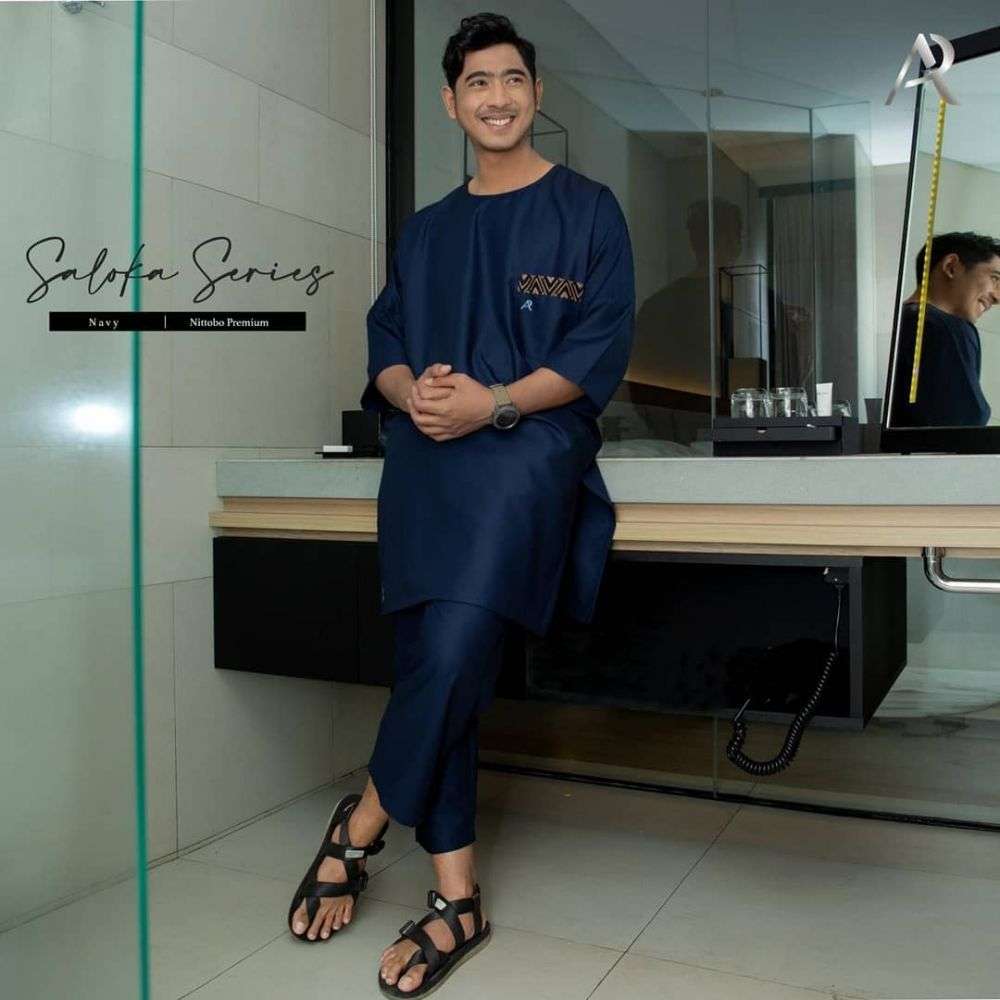5 Potret Arya Saloka Kenakan Busana Muslim, Makin Cakep!