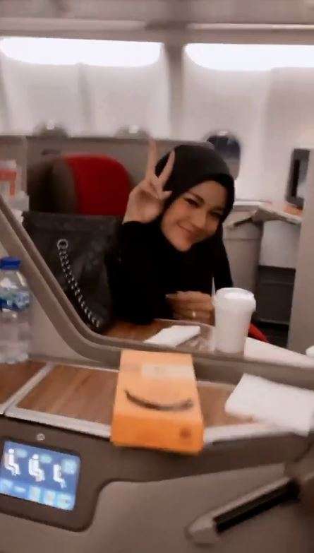 9 Potret Aurel Kini Sering Berhijab, Damagenya 1000 Kali Lipat