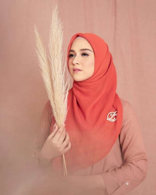 6 Potret Nina Zatulini Saat Full Makeup, Kian Memesona!