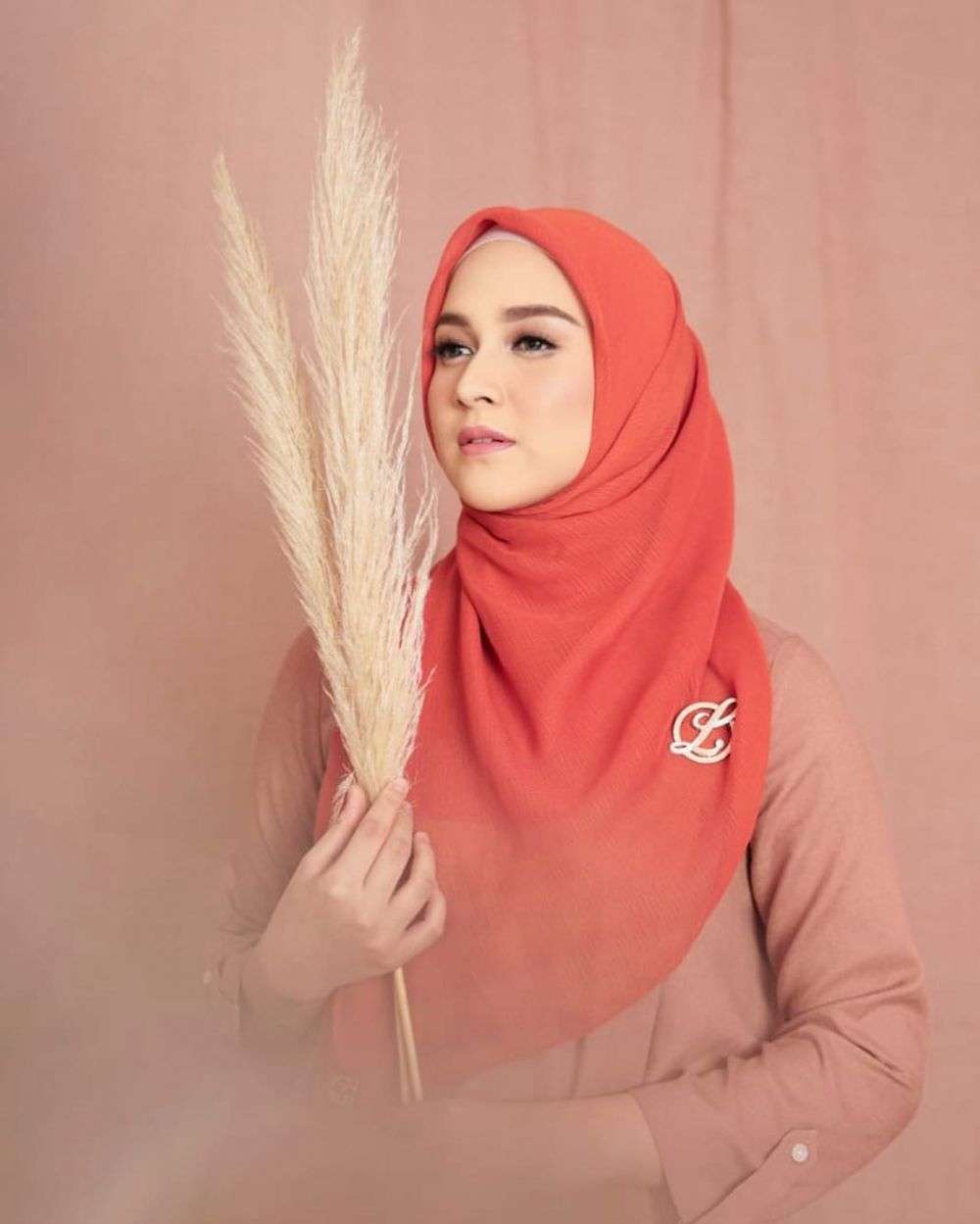 6 Potret Nina Zatulini Saat Full Makeup, Kian Memesona!