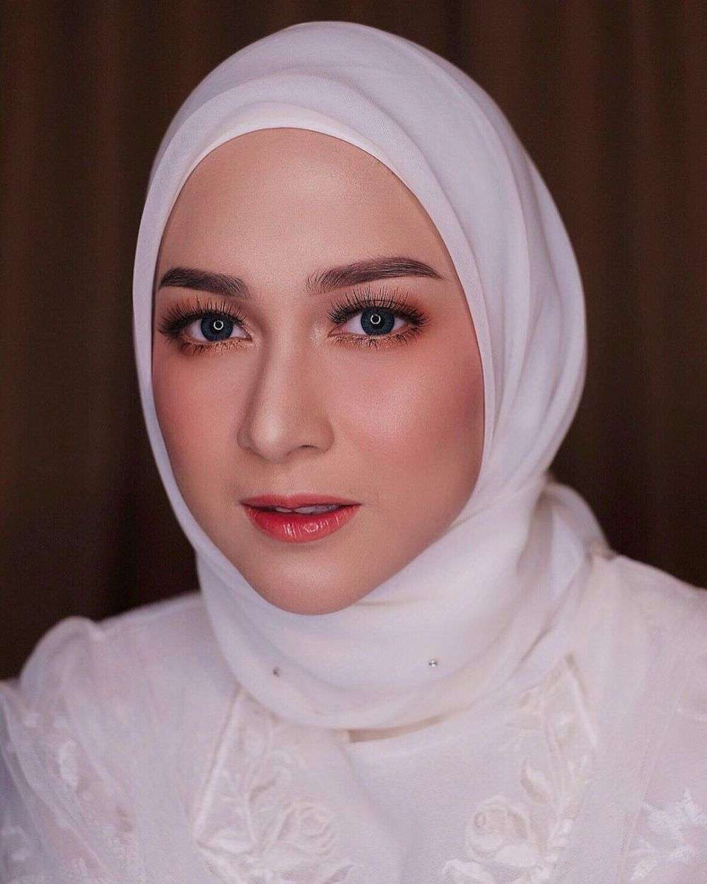 6 Potret Nina Zatulini Saat Full Makeup, Kian Memesona!
