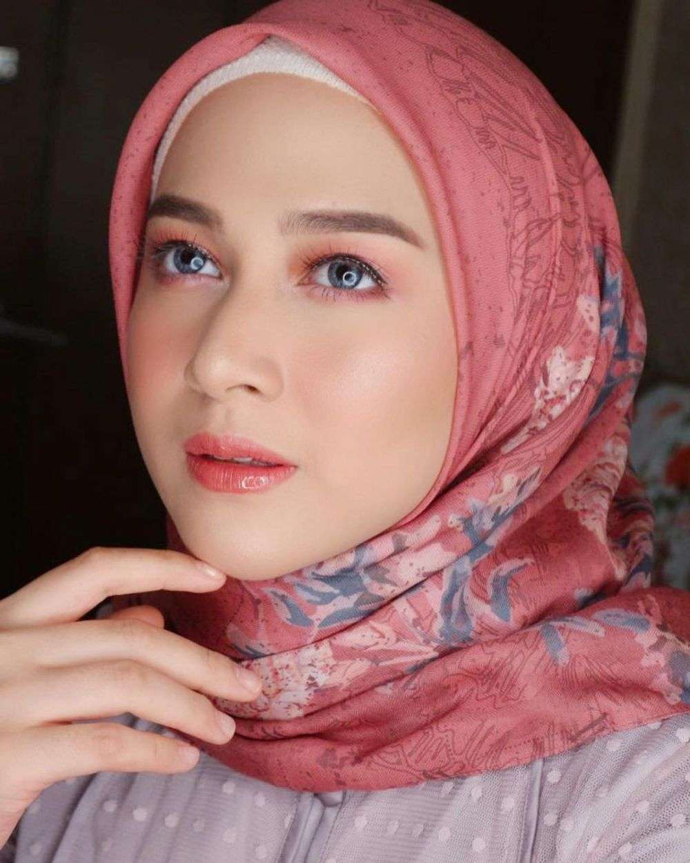 6 Potret Nina Zatulini Saat Full Makeup, Kian Memesona!