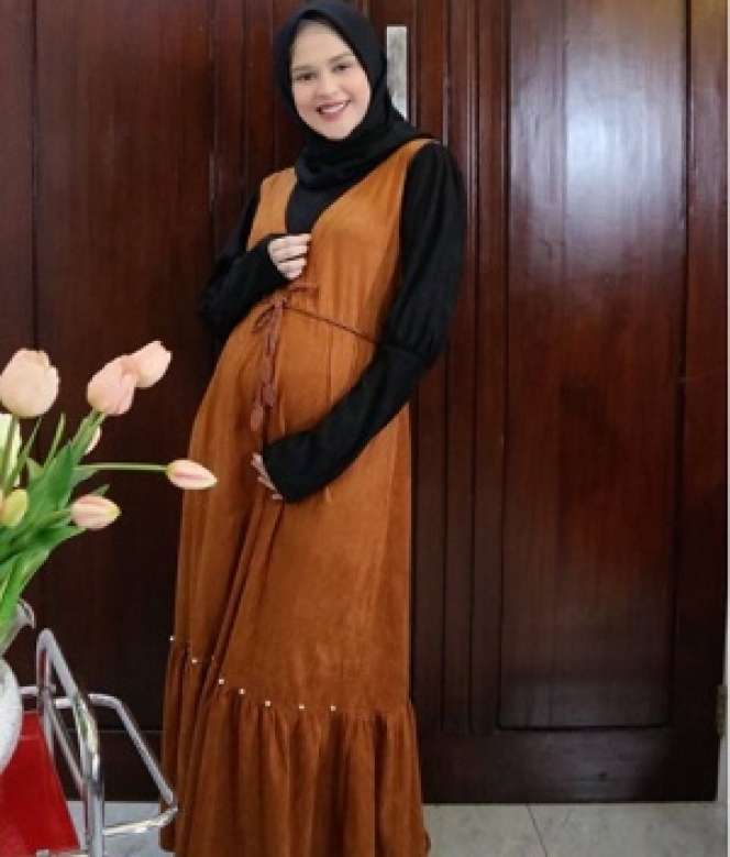 5 Outift ala Seleb Bagi Ibu Hamil, Bisa Jadi Inspirasi