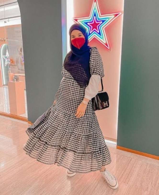5 Outift ala Seleb Bagi Ibu Hamil, Bisa Jadi Inspirasi