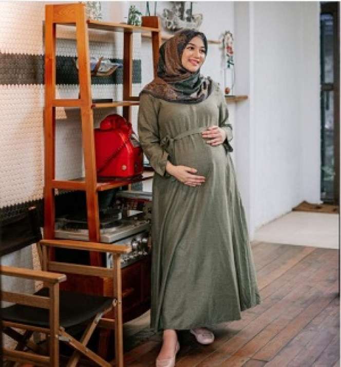 5 Outift ala Seleb Bagi Ibu Hamil, Bisa Jadi Inspirasi