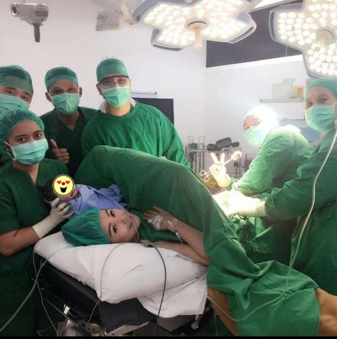 8 Selebriti yang Melahirkan di Momen Ramadan