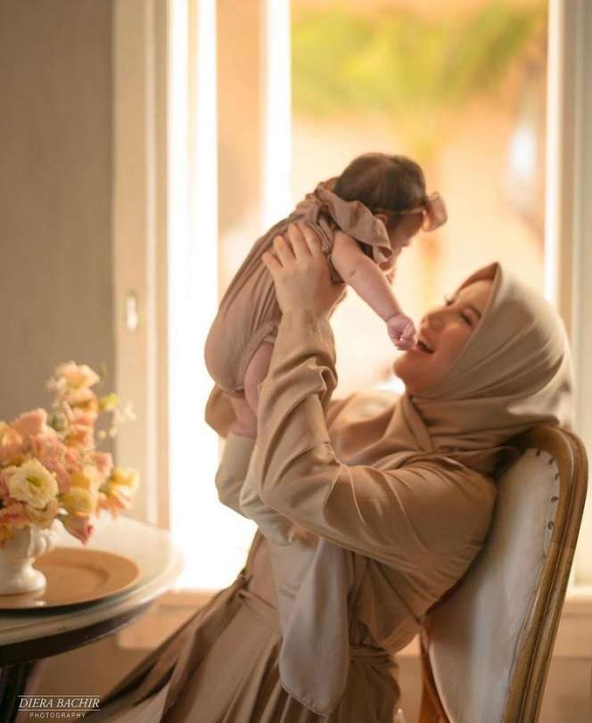 8 Selebriti yang Melahirkan di Momen Ramadan