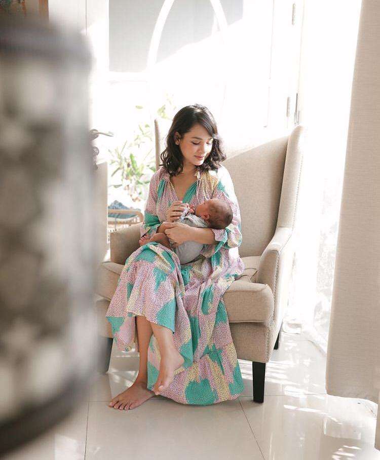 8 Selebriti yang Melahirkan di Momen Ramadan