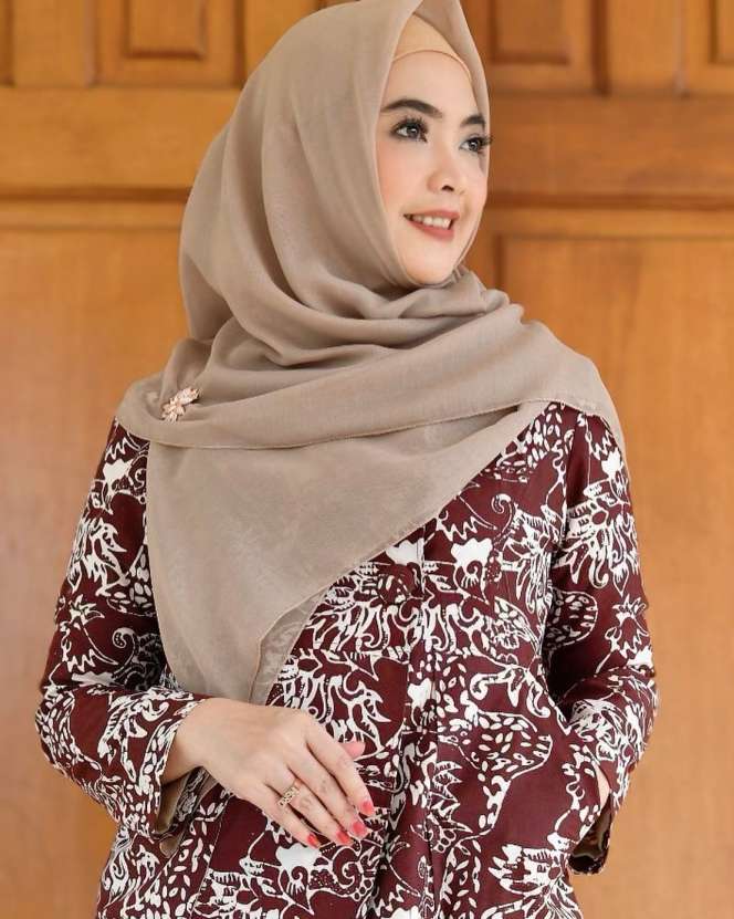 Gaya 8 Seleb Cantik Anggota DPR, Krisdayanti Paling Disorot!