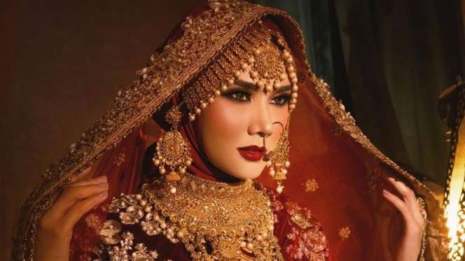 Gaya Pemotretan Ahmad Dhani dan Mulan Jameela, Bertema India