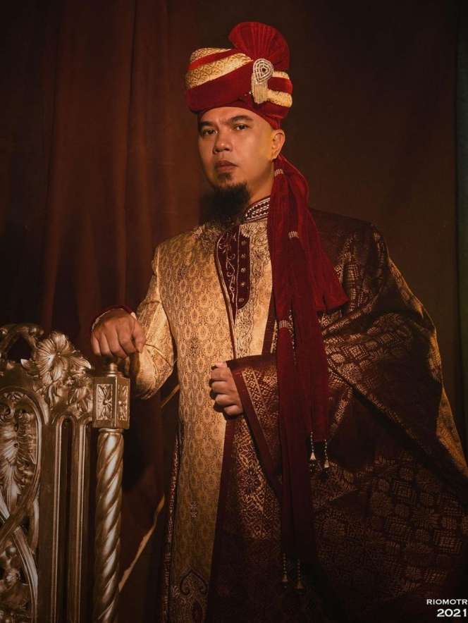 Gaya Pemotretan Ahmad Dhani dan Mulan Jameela, Bertema India