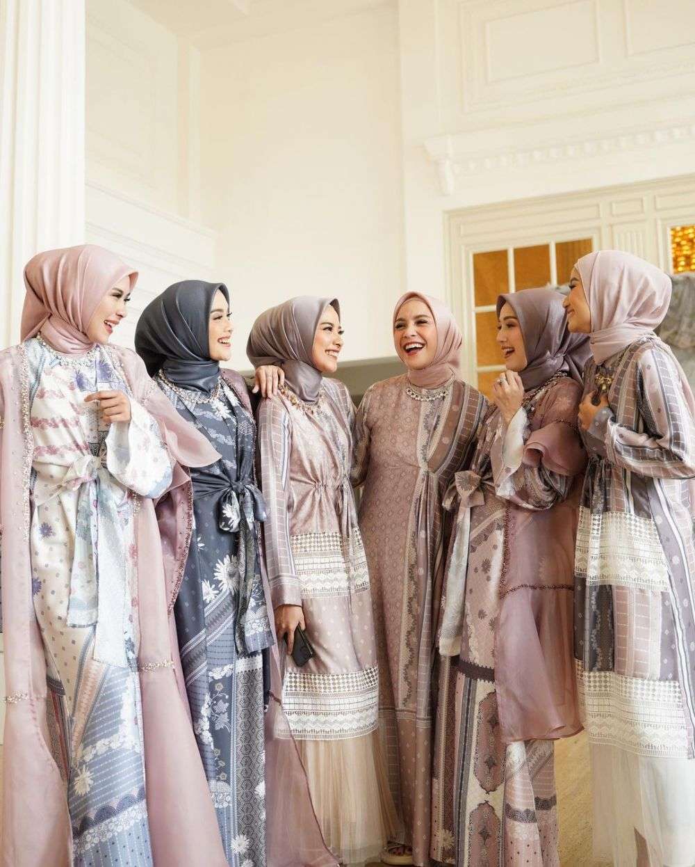 10 Potret Nagita Slavina Jadi Model Busana Muslim, Cantik Abis