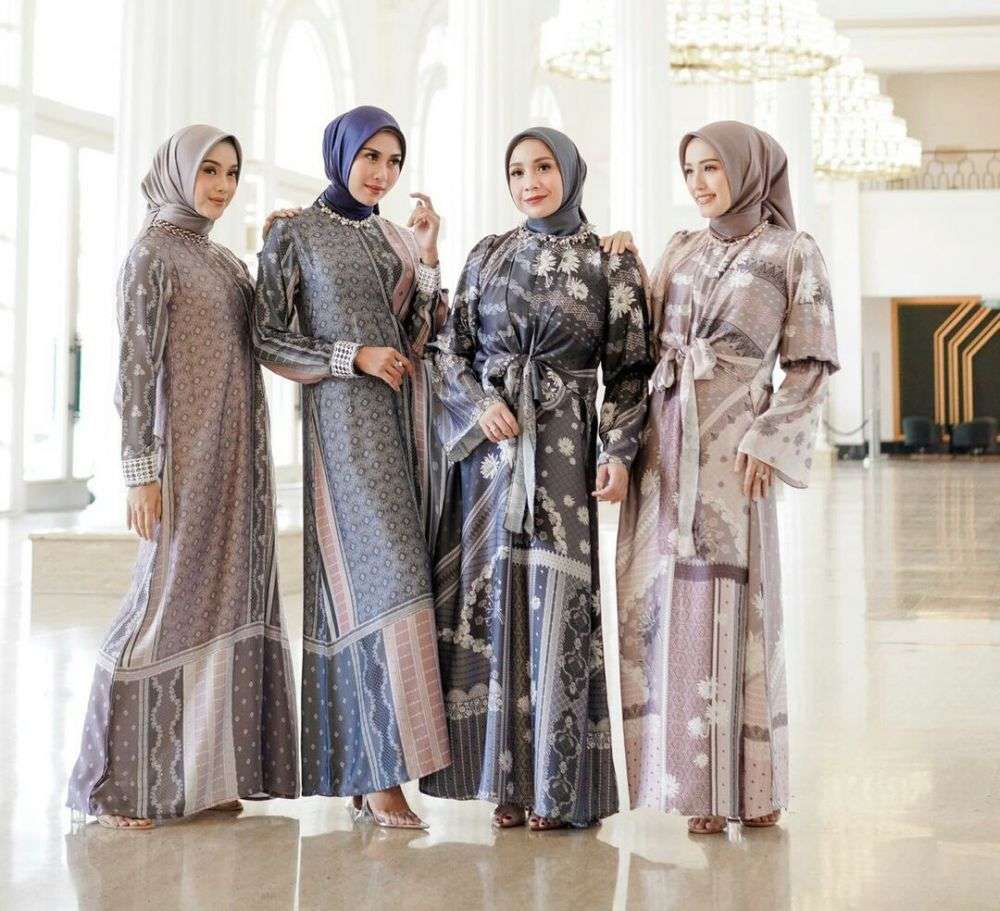 10 Potret Nagita Slavina Jadi Model Busana Muslim, Cantik Abis