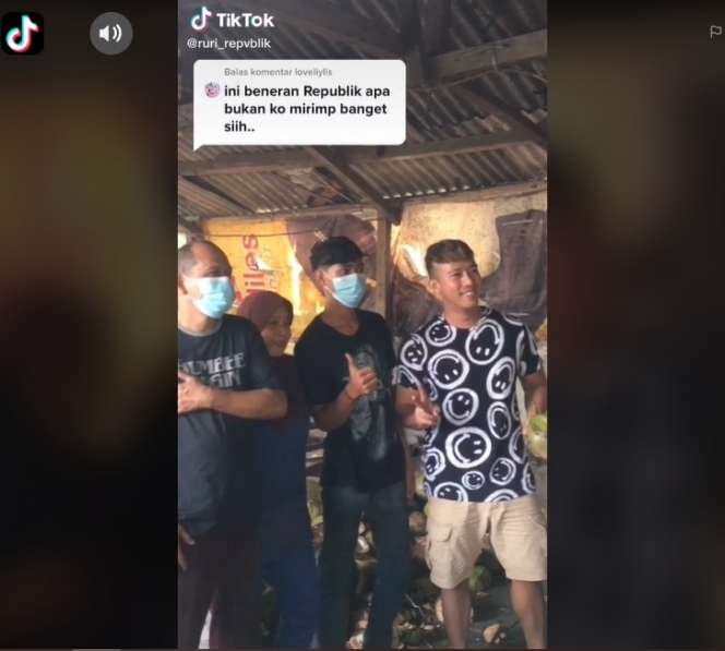 8 Potret Ruri Repvblik Banting Setir Jualan Es Kelapa, Sedih!