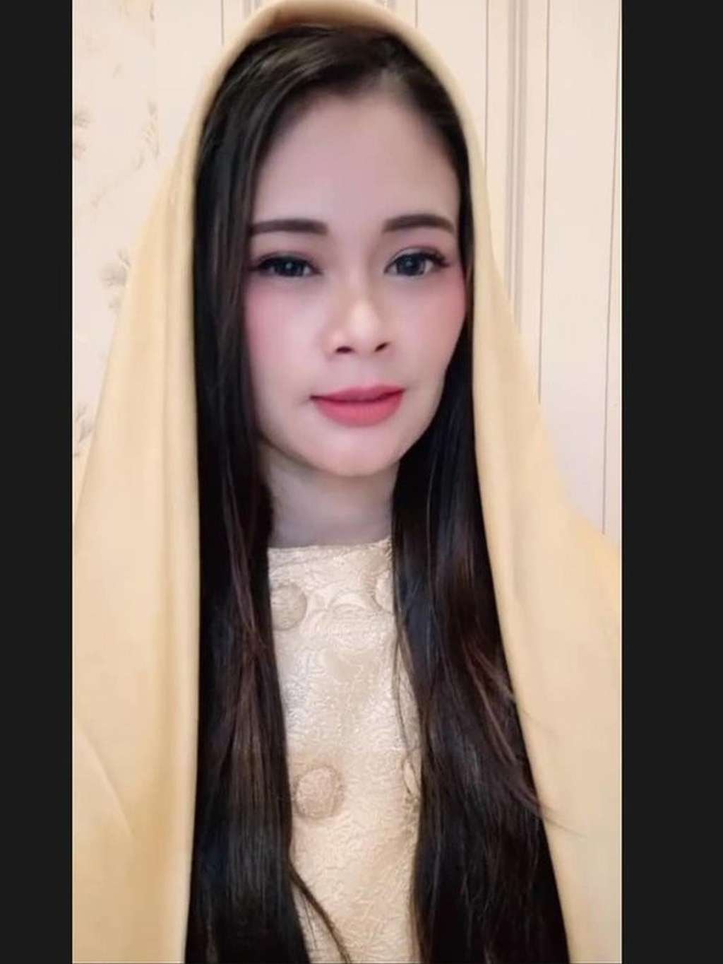 8 Foto Lenny ‘Kembaran’ Iis Dahlia di Tiktok, Semuanya Mirip!