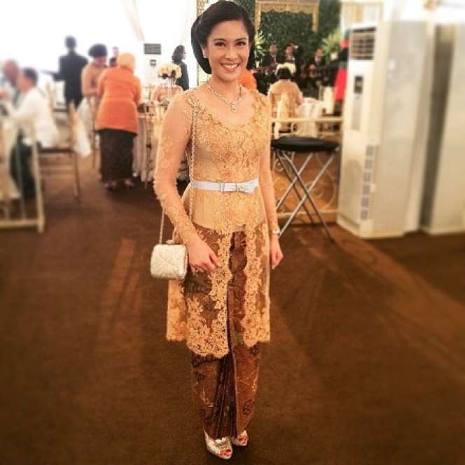 10 Potret Dian Sastro Pakai Kebaya, Cantik ala Indonesia