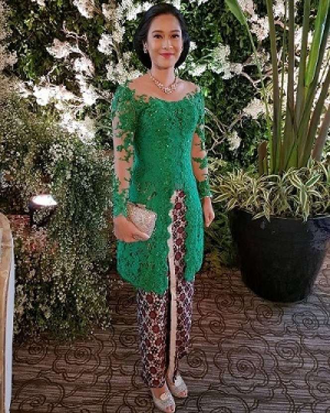 10 Potret Dian Sastro Pakai Kebaya, Cantik ala Indonesia