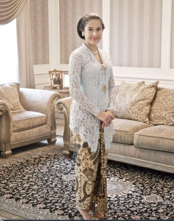 10 Potret Dian Sastro Pakai Kebaya, Cantik ala Indonesia