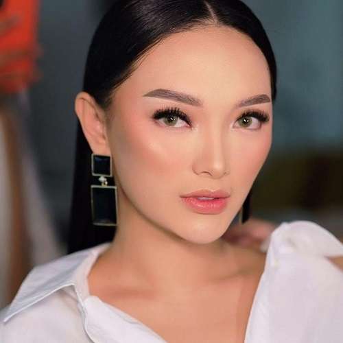 BB Turun 7 Kg, 8 Potret Terbaru Zaskia Gotik Usai Melahirkan